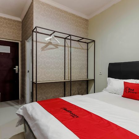 RedDoorz Plus near Lippo Cikarang Mall Bekasi Zewnętrze zdjęcie