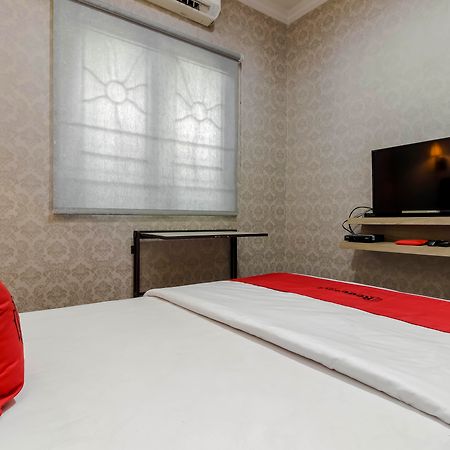 RedDoorz Plus near Lippo Cikarang Mall Bekasi Zewnętrze zdjęcie