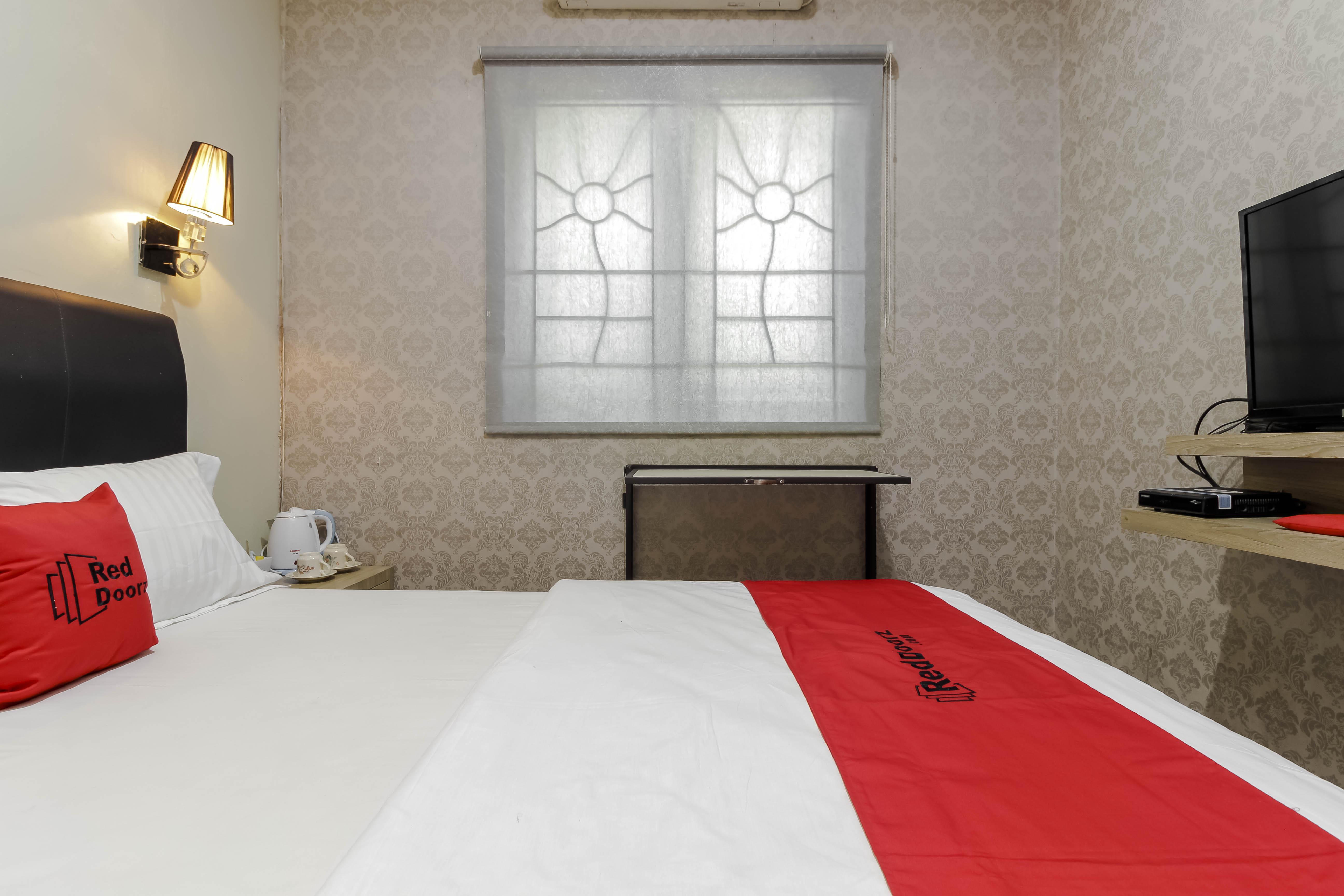 RedDoorz Plus near Lippo Cikarang Mall Bekasi Zewnętrze zdjęcie