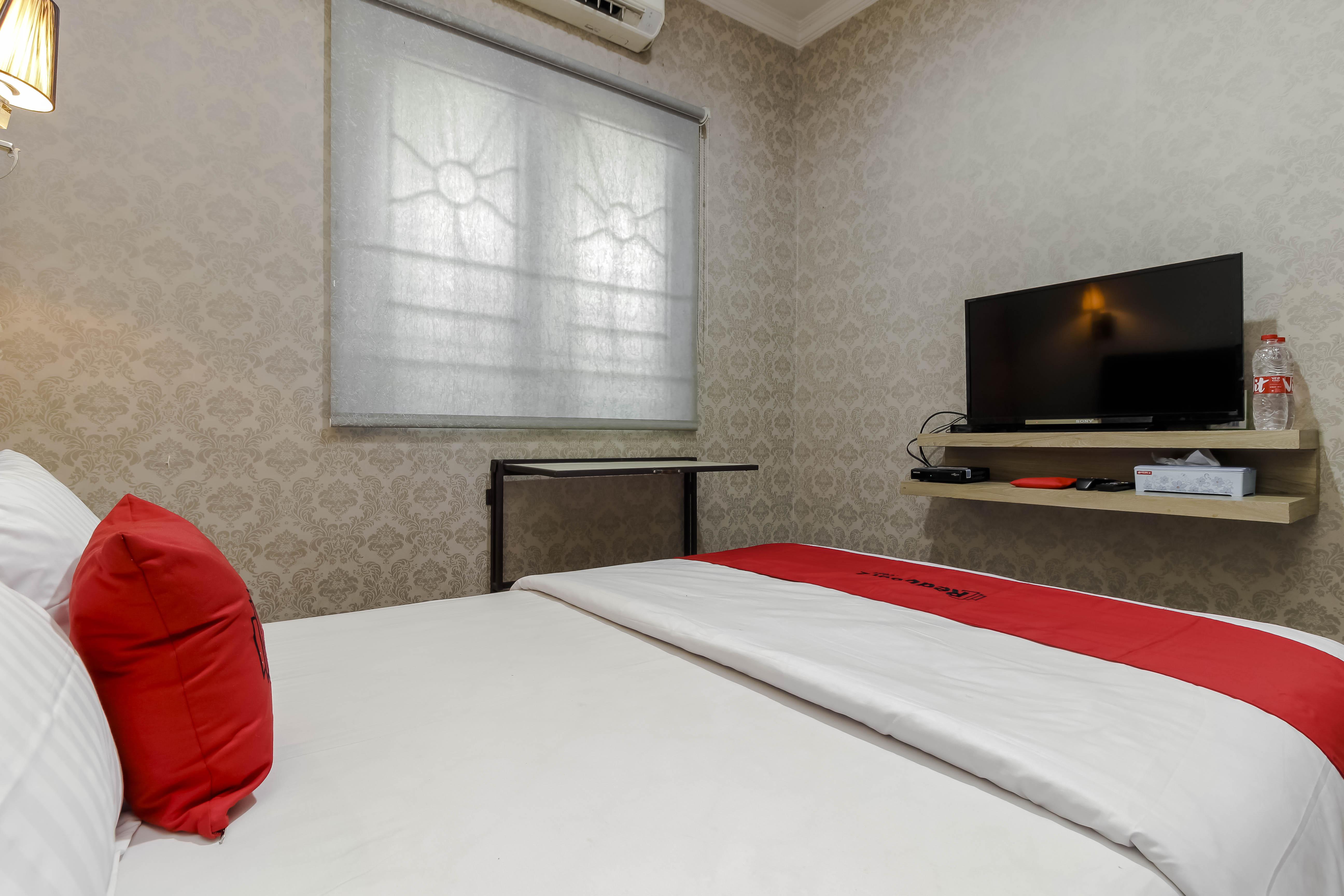 RedDoorz Plus near Lippo Cikarang Mall Bekasi Zewnętrze zdjęcie