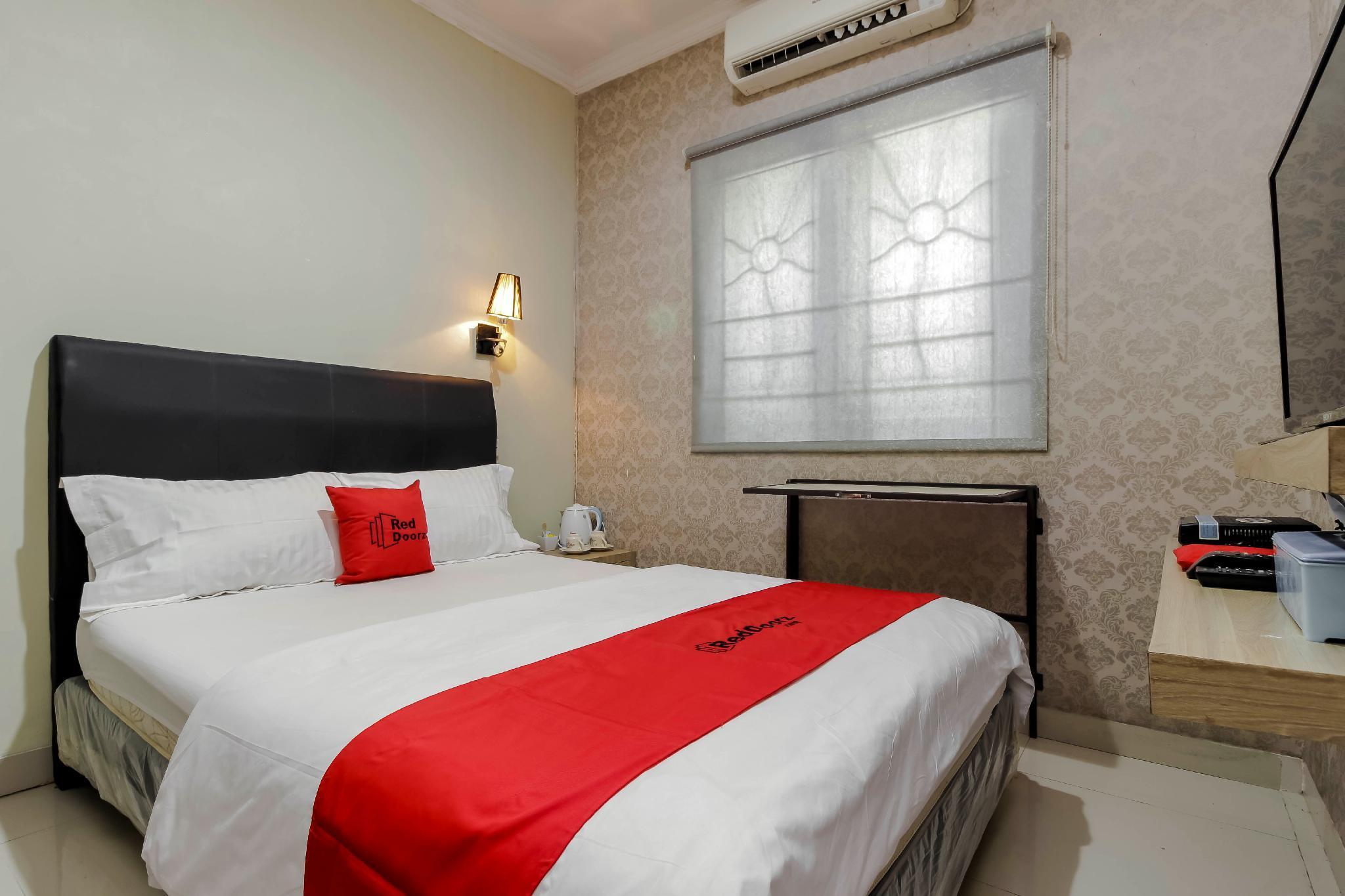 RedDoorz Plus near Lippo Cikarang Mall Bekasi Zewnętrze zdjęcie